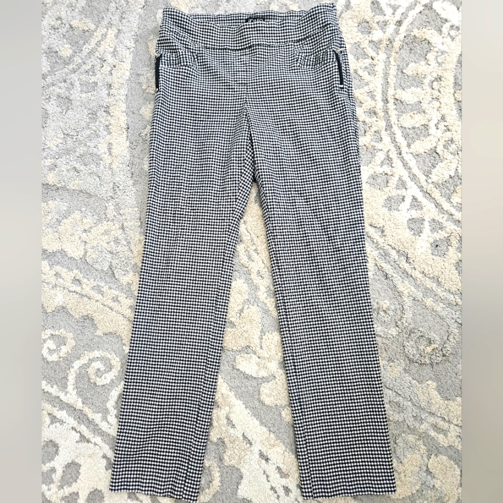 SOHO- Straight Leg business pants,  capri Black & White checkered SZ medium